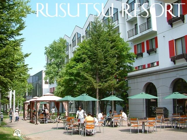 遊園地内のカジュアルなファーストフード店なら堅苦しさもなく楽しく働けます！