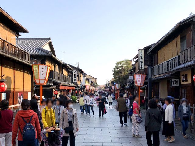 祇園、河原町はいつも賑やかですよ。