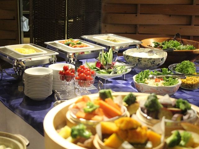 食事処は落ち着いた雰囲気で日帰り温泉客も利用します！