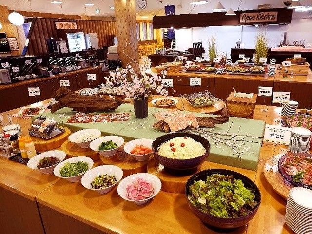 ♪旅の楽しみ・バイキングスタイルのお食事を提供していただきます♪