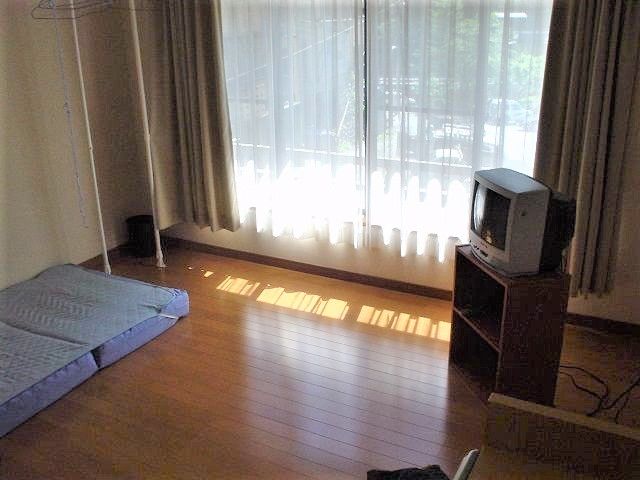 嬉しいフローリングのお部屋です!!
室内はキレイめなので過ごしやすいですよ