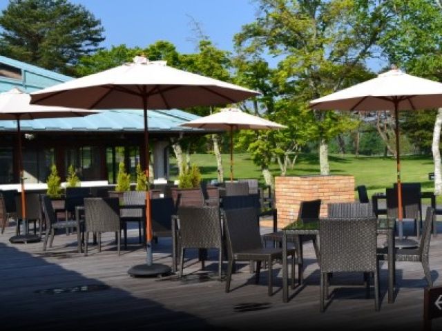 ゴルフ場内のレストランでのお仕事です♪