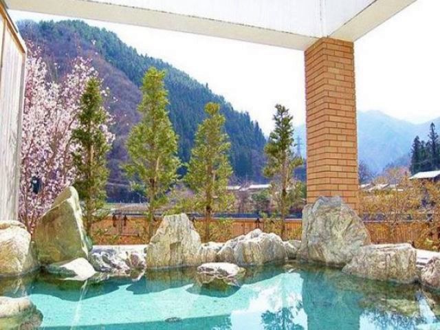 仕事終わりには温泉に入って疲れを癒しましょう！！