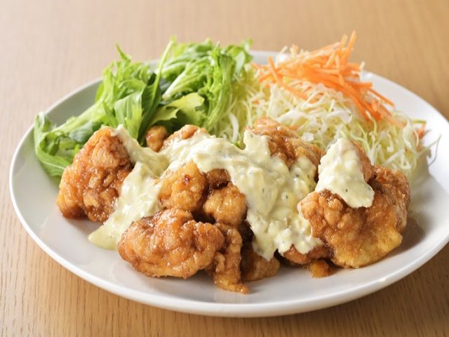 宮崎には美味しいものたくさん！チキン南蛮に地鶏の炭火焼が有名です☆