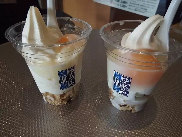 足湯に入りながらアイスはいかが？