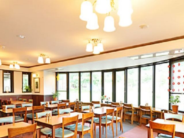 きれいな職場で働きやすいところです。
山々に囲まれたところで夏でも涼しいですよ～♪