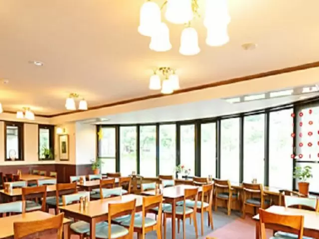 きれいな職場で働きやすいところです。
山々に囲まれたところで夏でも涼しいですよ～♪