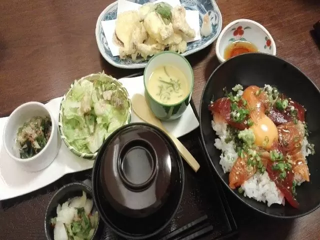 北陸地域と言えば海鮮物☆休日はグルメ巡りも出来ますよ♪