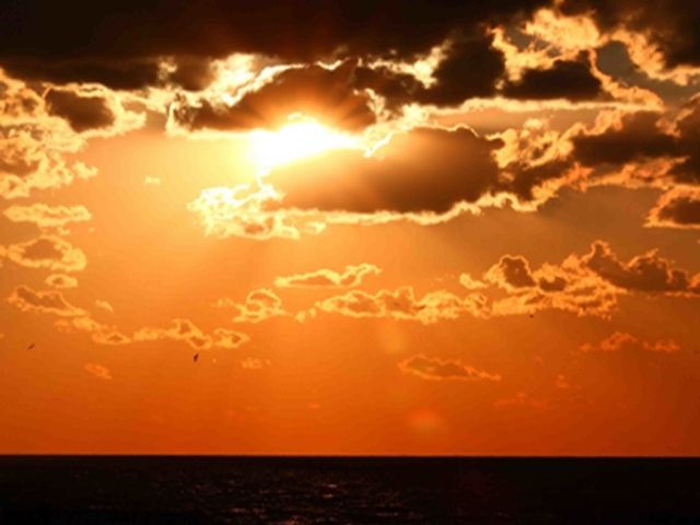 日本海に沈む夕日の眺めは自慢できるほど！