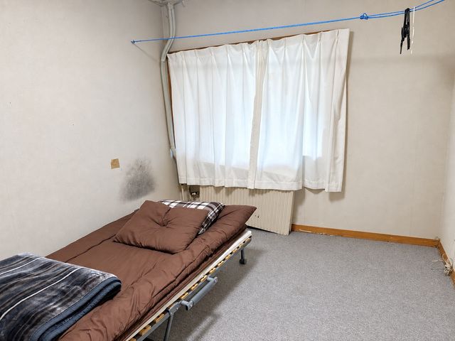 無料で使える寮は複女性棟と男女共用棟があり、カップル＆ペア同室も可能！