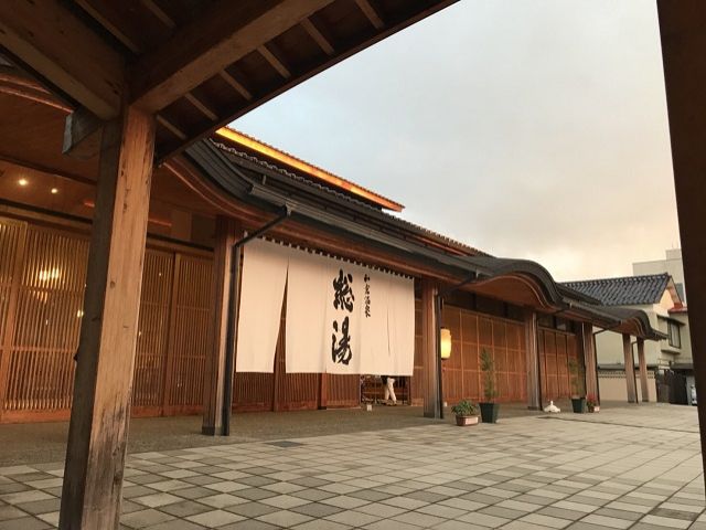 総湯にコンビニに薬局に居酒屋に～(^^♪
周辺環境も便利なので初めてにもおススメ！！