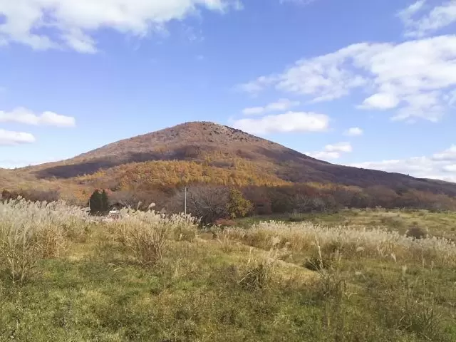登山、紅葉、スキーと一年中自然を満喫できます。高原の静かな夜と爽やかな朝でリフレッシュ！