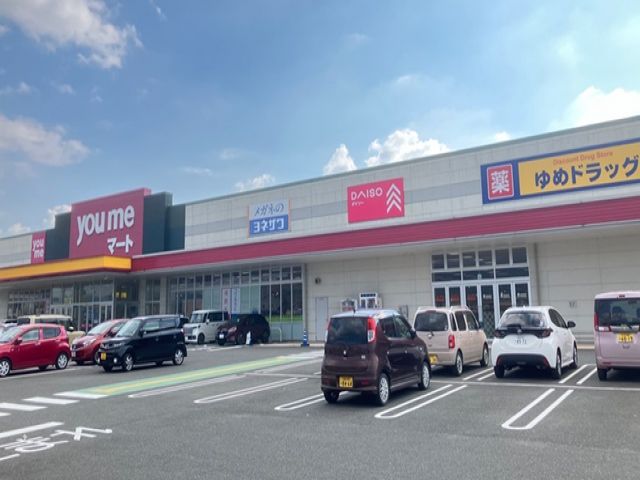 大通りに出ると何でも揃いますよ！コンビニも徒歩圏内にあり！