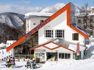 ≪修学旅行受け入れ期間！≫稼げる＆仲良くなりやすい職場です！