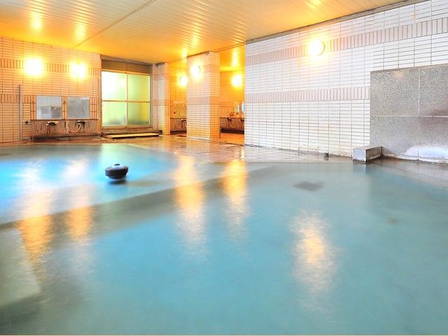ホテルの温泉に毎日入浴出来ます！お肌スベスベになりますよ。