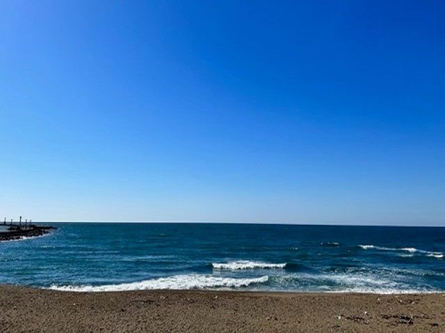 ホテル前の坂を下ると海☆
実際にホテルの近くで撮った写真です♪