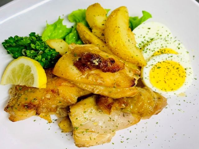 食事は１日１食無料です！