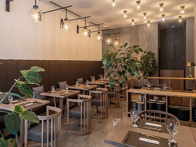 飲食店でのサービス業務!!
オシャレなお店で働けます♪