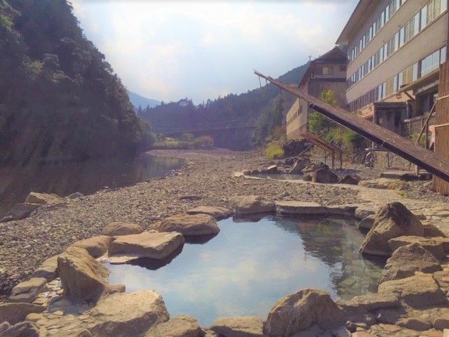 自分で足湯を掘る事も出来るんです！