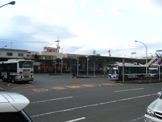 駅までは無料のシャトルバスで行けちゃいますよ！