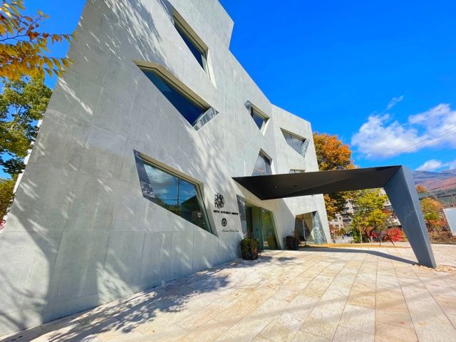 外観もおしゃれな勤務先♪