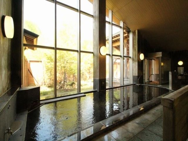 温泉大浴場で疲れをゆっくり癒すことができます！