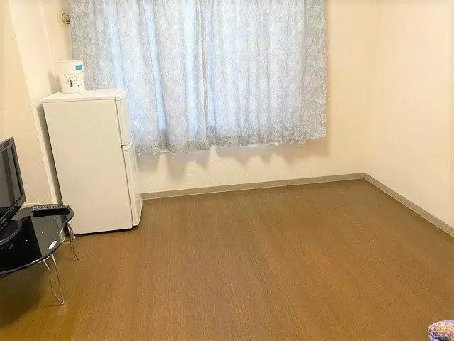 『寮内』部屋はフローリングタイプで各部屋に冷蔵庫やテレビも完備しております★☆