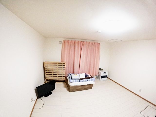 綺麗なアパートタイプの寮です。ミニキッチンもついています。