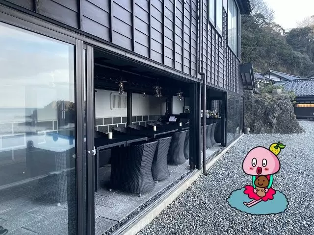 ランプが温かい光を灯します。夜は幻想的な世界が広がります♪
