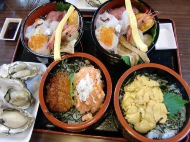 おいしい食べ物もいっぱいあります！