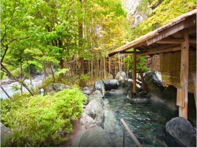 世界最古の宿としてギネスブックに認定されてます!!
自然に囲まれた歴史ある旅館です!!