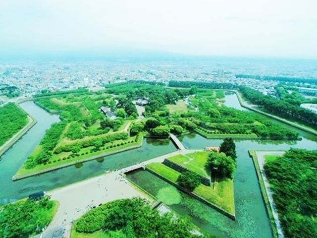 少しを足を延ばして観光も！