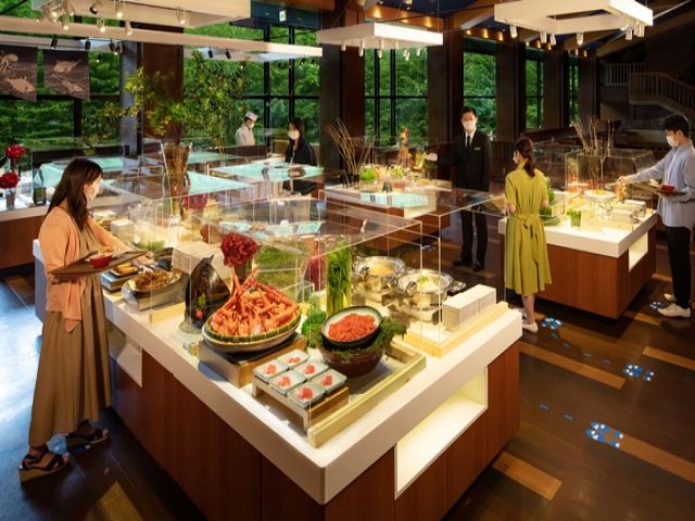 ビュッフェ会場をお手伝いいただくこともございます