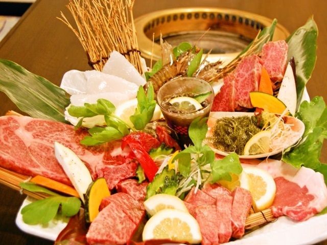 おいしいお肉を提供しています！
まかないで食べれることも！