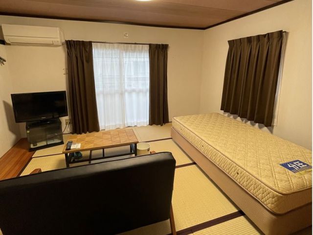 寮はとても綺麗で広いお部屋をご提供頂きます。