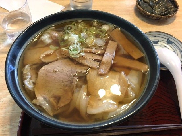 温泉街にはグルメも沢山。徒歩圏に観光スポットがあるのも蔵王のいいところ