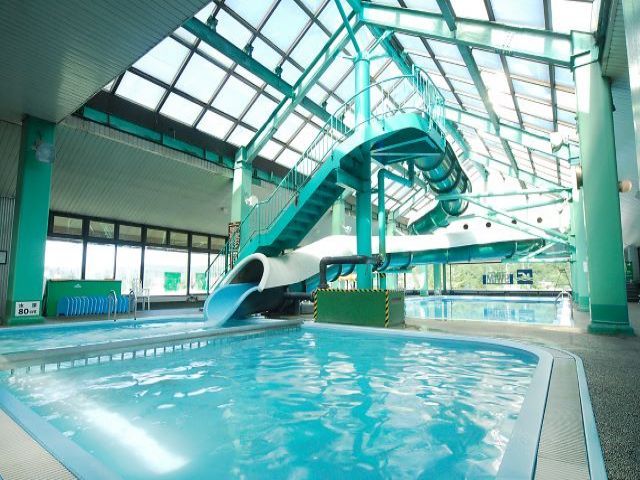 来館されたお客様の受付をして頂きます。難しい事はさほどございませんよ～