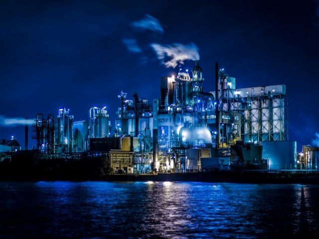 北九州は、工場地帯の夜景・門司港など観光スポット多数あります。