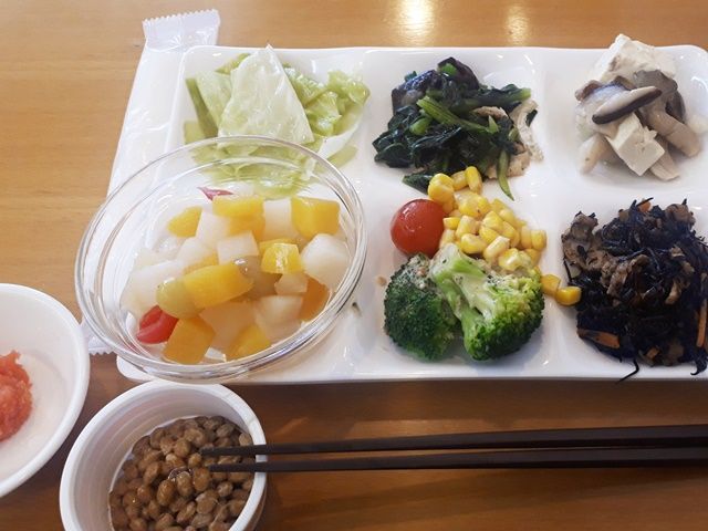 スタンダードなメニューからご当地グルメまで充実の朝食バイキングを提供されています。