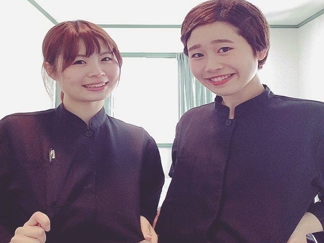 制服はこんな感じ!!
黒かベージュで支給されます!!