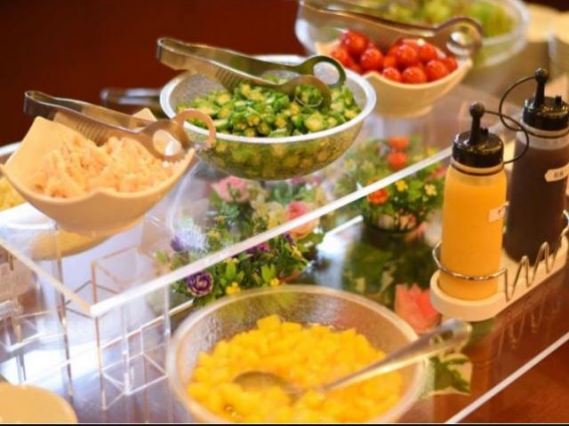 食事は朝のバイキングの残りが食べられます☆自分で好きなものが選べるのは嬉しいですね!!