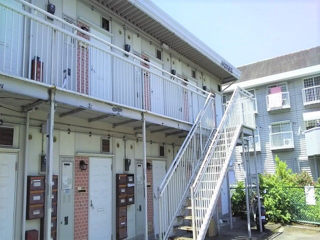 寮は普通の1Rタイプです。バストイレ別・コンロもあるので1人暮らしのイメージです！