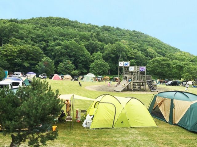 近隣にはキャンプ場があり、休日は仲間と一緒にキャンプも！ここではジップラインが大人気！