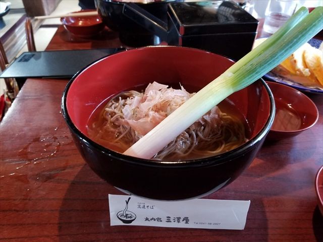 長ネギを箸の代わりに使って食べる、大内宿の名物お蕎麦です☆