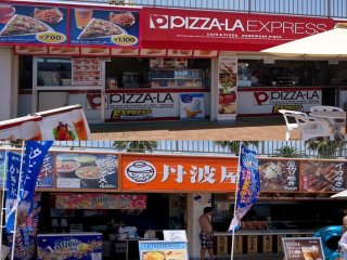 募集人数は総勢30名！プールサイドの売店業務のお仕事です。オープニングスタッフ大募集！