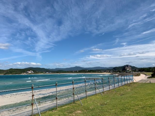 風情のある海沿いの街です。スーパーも近くにあり、生活はしやすいです。