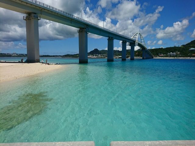 近隣の観光地②：古宇利島（写真は古宇利大橋）