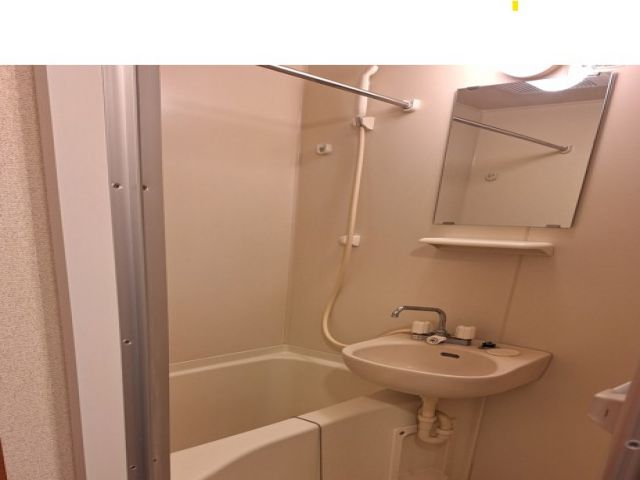 お部屋にトイレ・風呂付です。