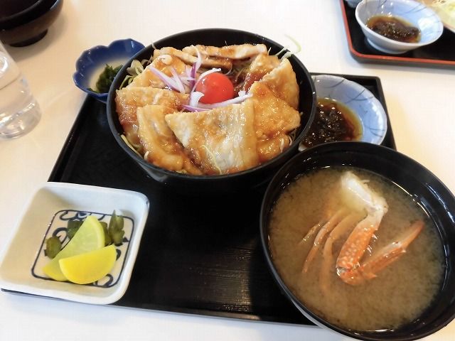 近くの定食屋です！伊東は海産物も有名なので、ご飯も是非食べに行ってみて下さい！