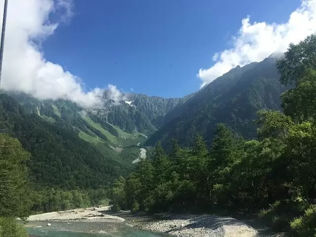 見渡す限りの透き通る自然！散歩するだけでも癒されます♪徒歩圏内には売店・食堂など有りますよ